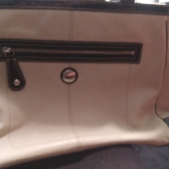 Coach - Picture 4 of 4